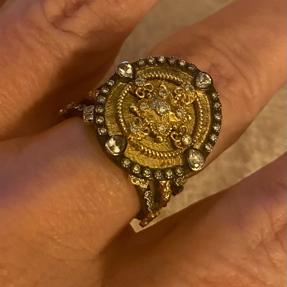 Armenta Old World Medallion Ring Sz 8.5.